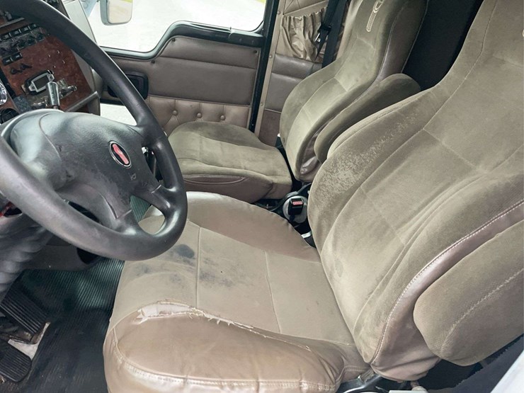 2004-kenworth-t600-image-44