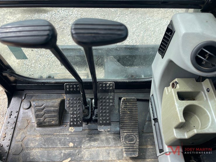 2021-caterpillar-305.5e2-image-20