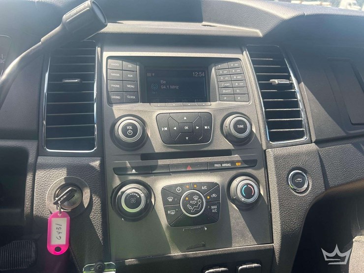 2018-ford-taurus-awd-sedan-image-18