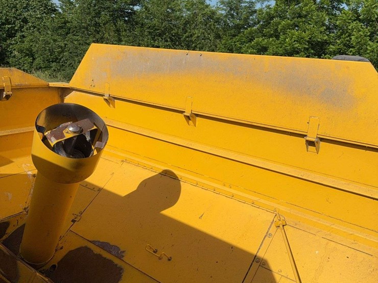 2002-new-holland-tr89-image-12