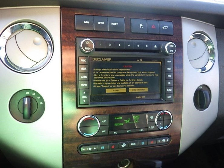 2010-ford-expedition-image-29