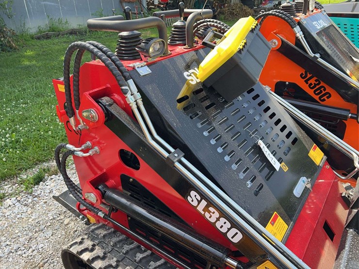 sl380-tracked-skid-steer-loader,-23hp-image-15