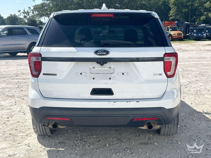 2016-ford-explorer-image-22