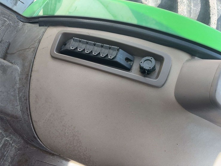 2013-john-deere-8285r-image-32