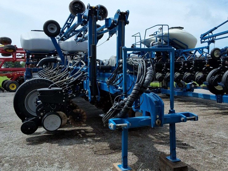 kinze-24-center-fill-planter,-30''-image-5