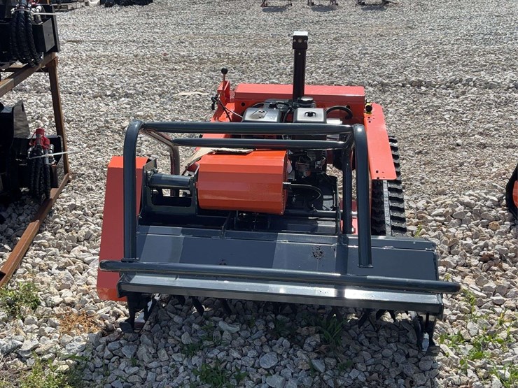 sdlool-model-lm1000q-remote-control-tracked-lawn-mower-image-1
