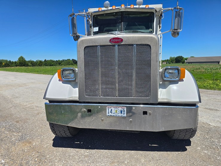 2017-peterbilt-365-image-29