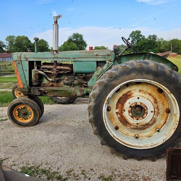 OLIVER 880