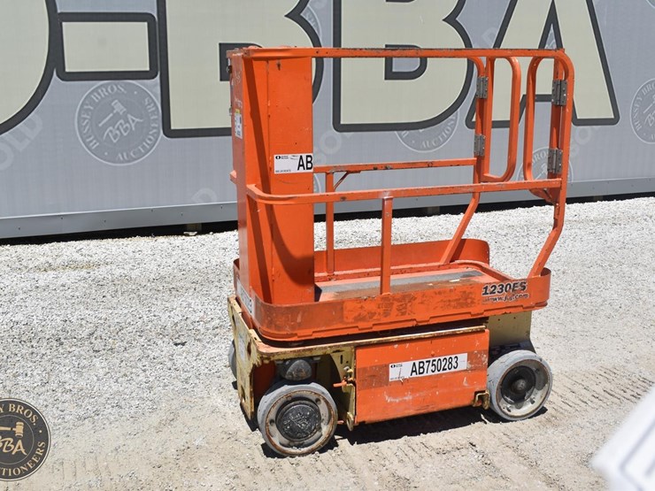 jlg-1230es-image-2