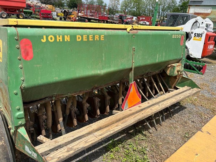 john-deere-8250-image-4