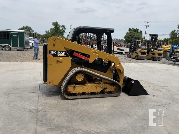 2018-caterpillar-239d-image-5