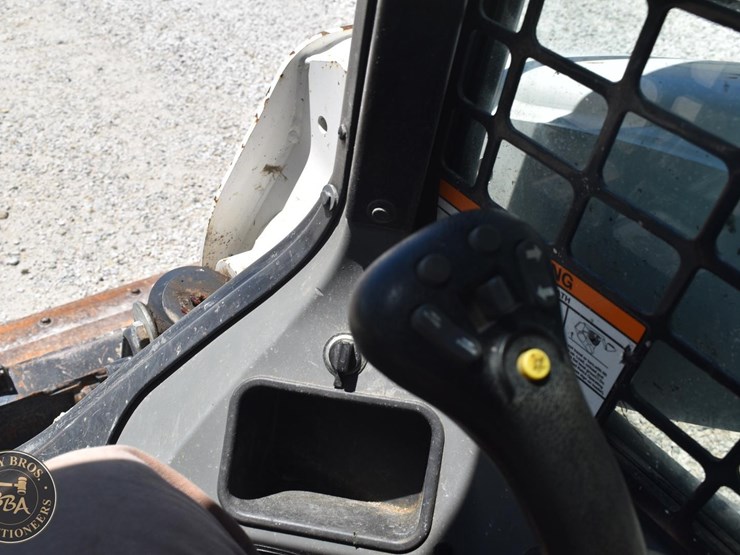 2022-bobcat-t740-image-38
