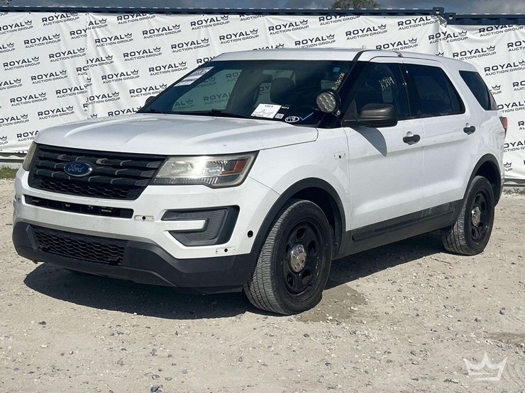 2016-ford-explorer-image-1