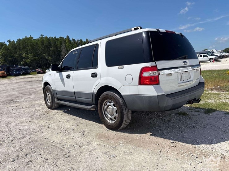 2016-ford-expedition-xlt-image-4