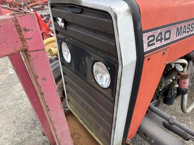 massey-ferguson-240-image-29