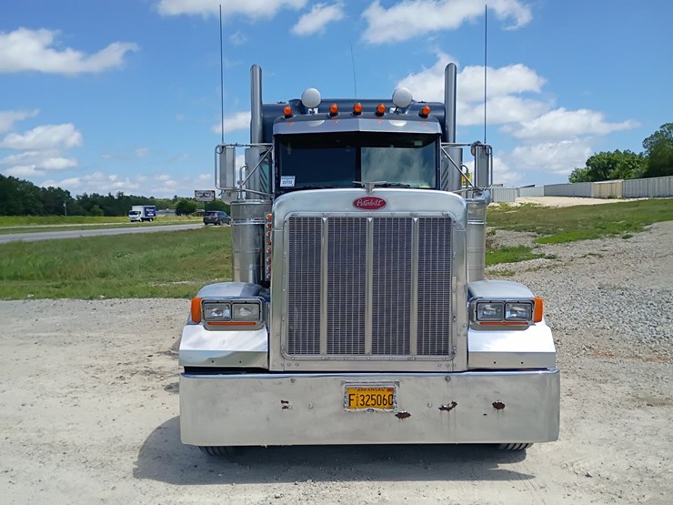2005-peterbilt-379-image-15