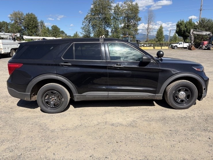 2020-ford-explorer-image-3
