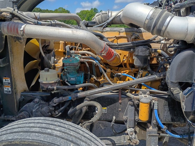 2005-peterbilt-379-image-17