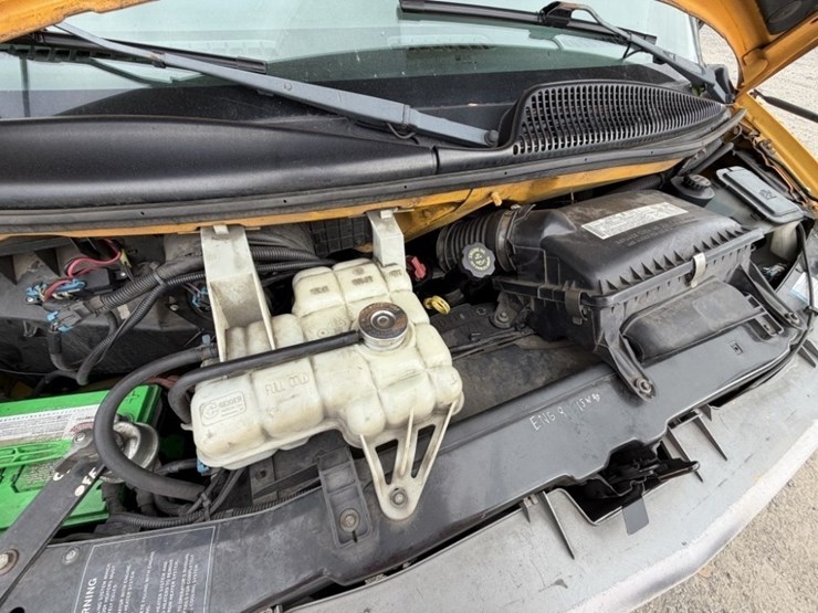 2002-chevrolet-express-3500-image-10