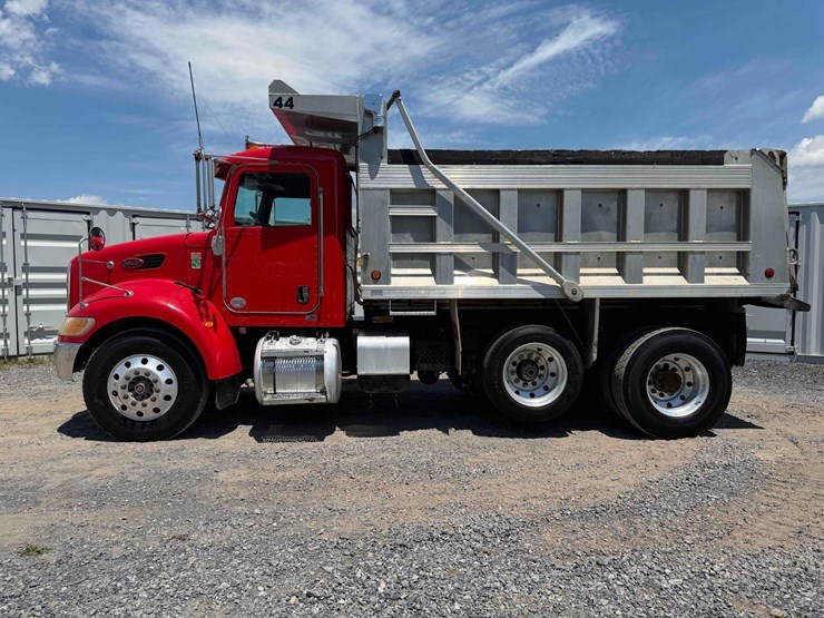 2011-peterbilt-337-image-2