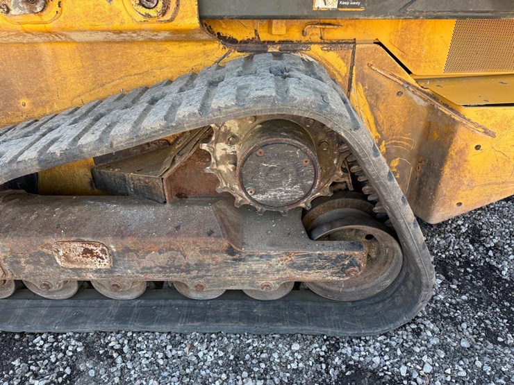 2017-deere-331g-image-18