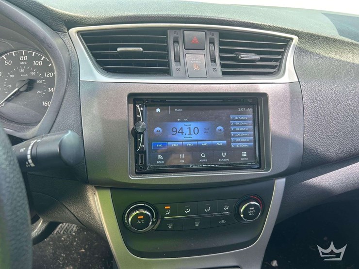 2015-nissan-sentra-sedan-image-18