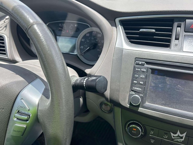 2013-nissan-sentra-sedan-image-12