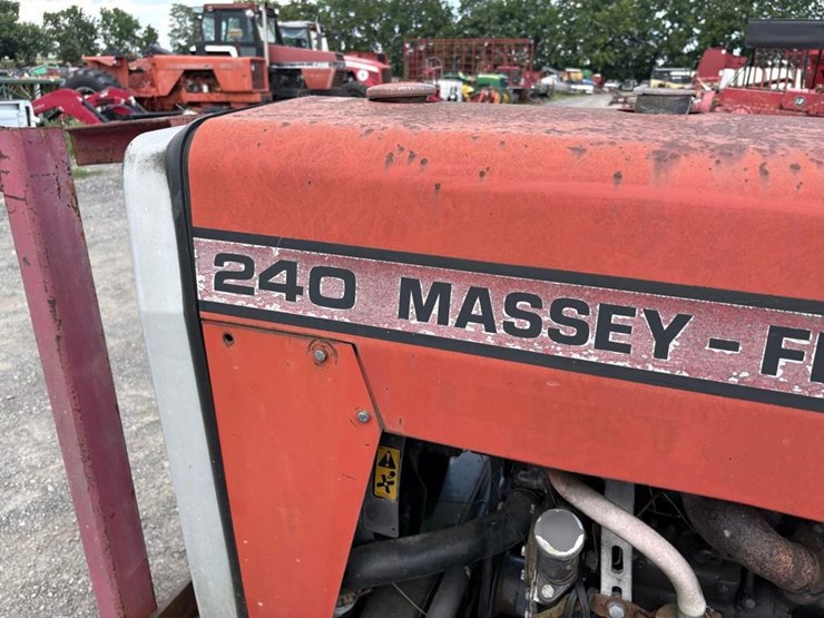 massey-ferguson-240-image-11