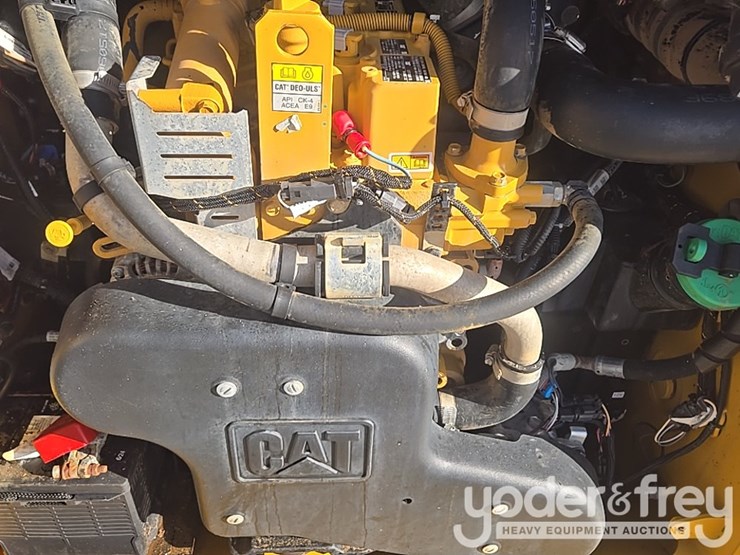 2017-caterpillar-262d-image-36