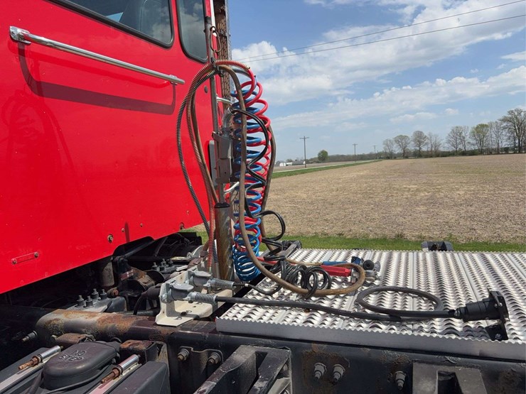 peterbilt-579-image-74