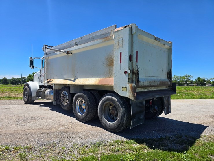 2017-peterbilt-365-image-10