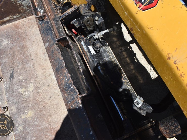 2023-caterpillar-259d3-image-32