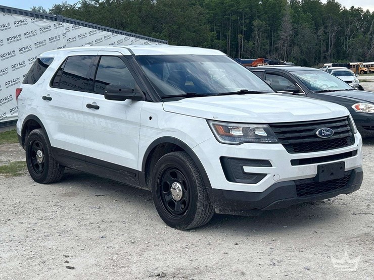 2016-ford-explorer-image-2