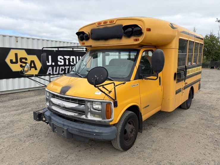 2002-chevrolet-express-3500-image-1