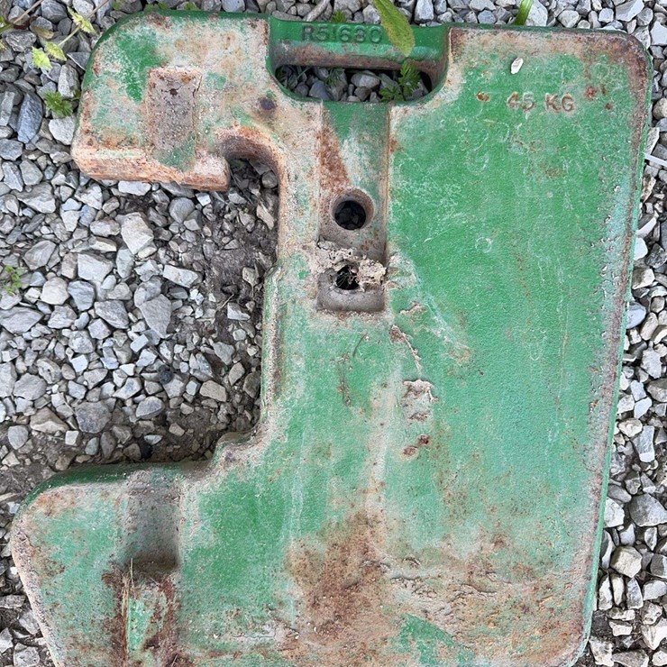 John Deere R51680 Weight - 45 KG