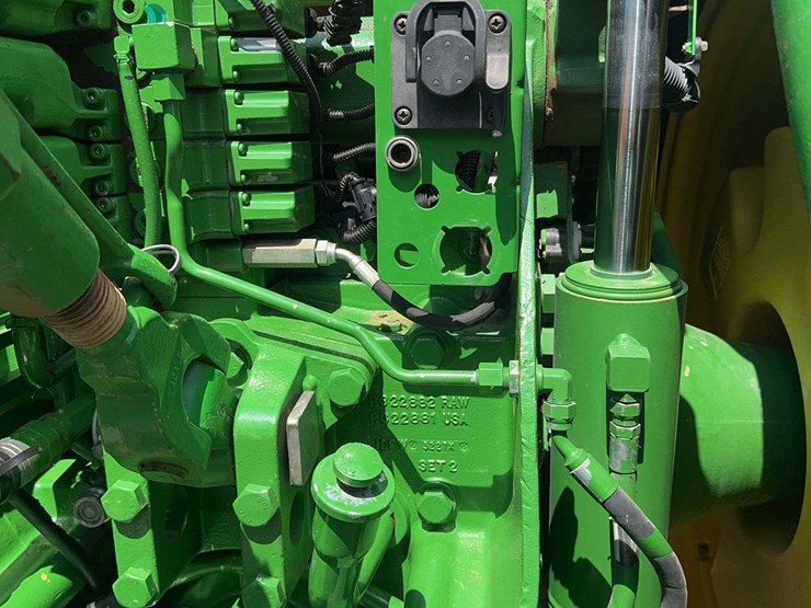 2013-john-deere-8285r-image-100