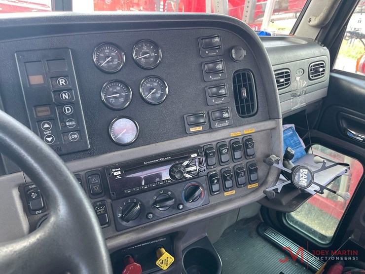 2016-peterbilt-365-image-18