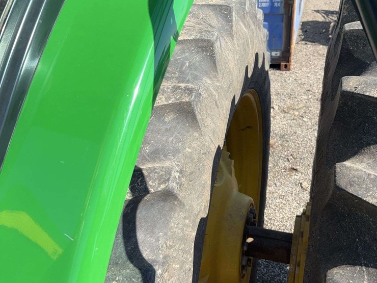 2011-john-deere-8260r-image-42