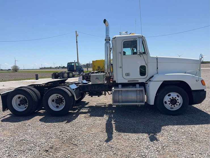 1996-fld-120-freightliner-day-cab-semi-image-2