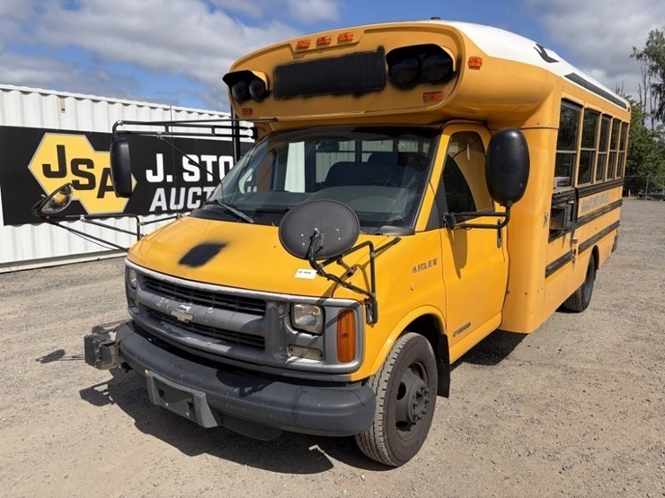 2002-chevrolet-express-3500-image-1