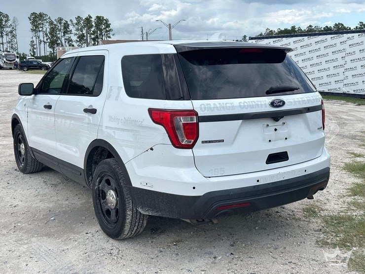2016-ford-explorer-image-4