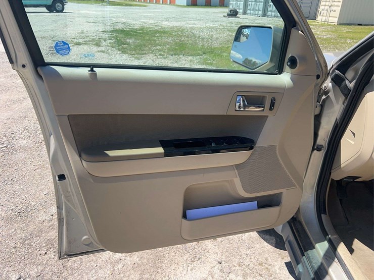 2012-ford-escape-image-39