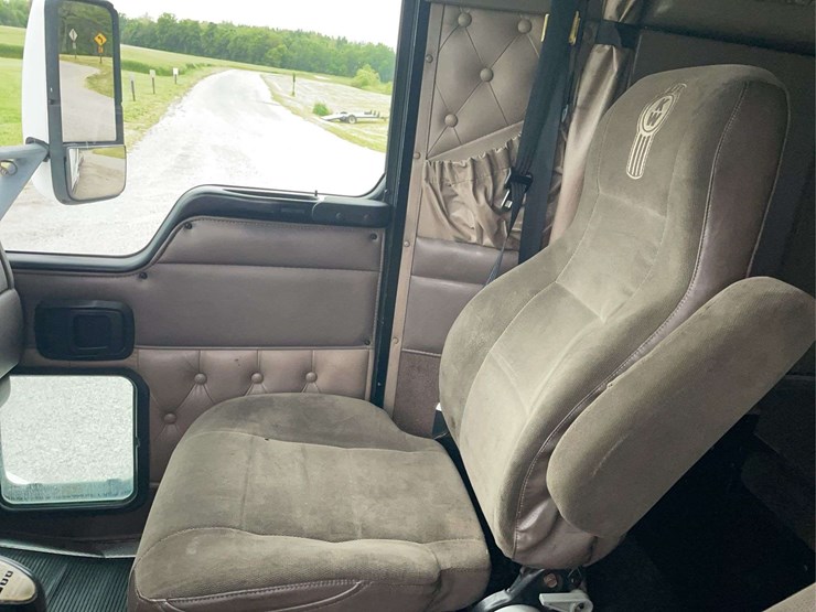 2004-kenworth-t600-image-51