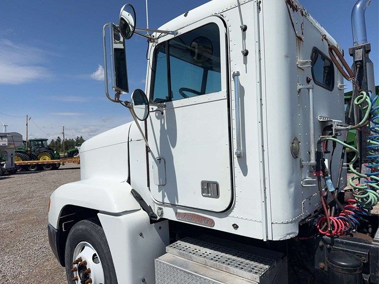 1996-fld-120-freightliner-day-cab-semi-image-24