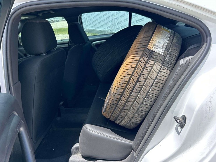 2013-ford-taurus-awd-sedan-image-20
