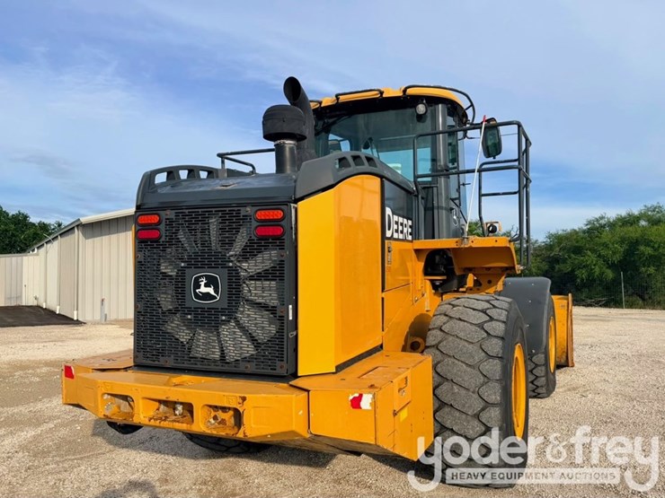 2019-deere-724k-image-2