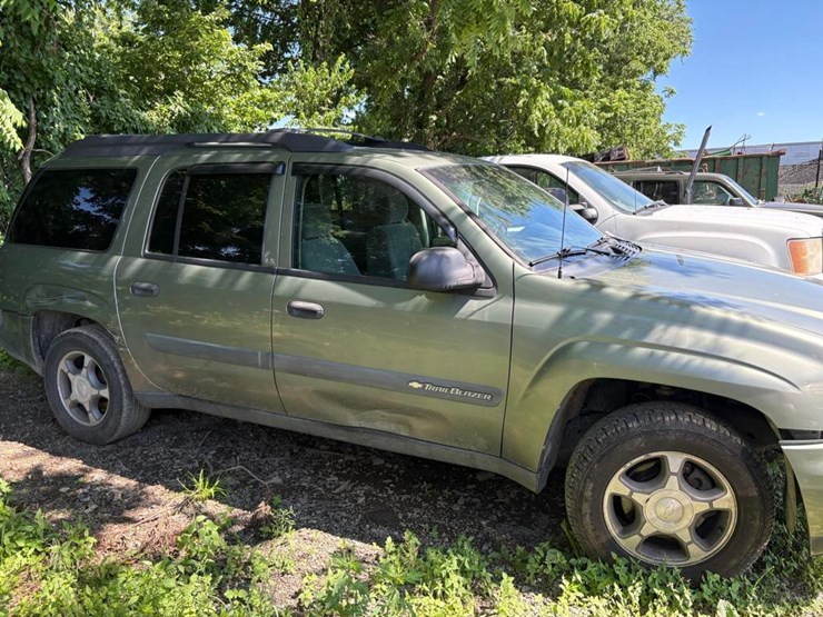 2004-chevrolet-blazer-image-1