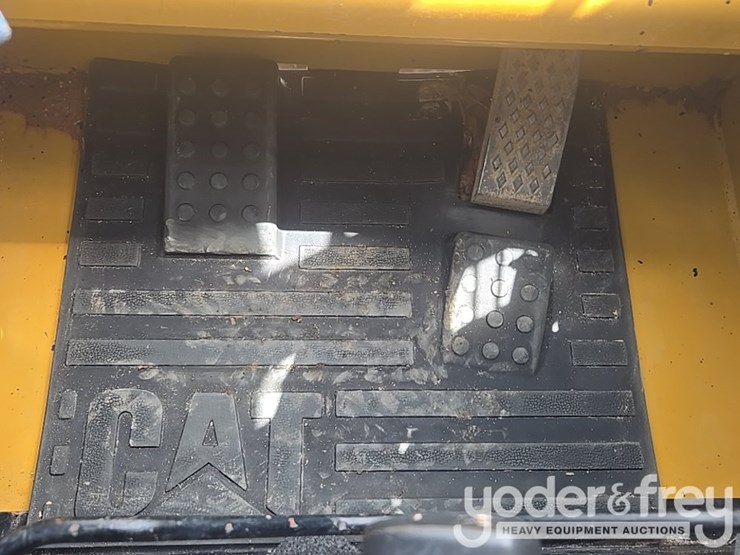 2011-caterpillar-257b3-image-48