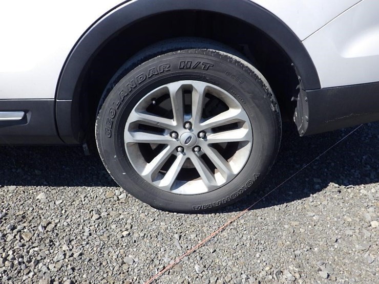 2016-ford-explorer-image-9