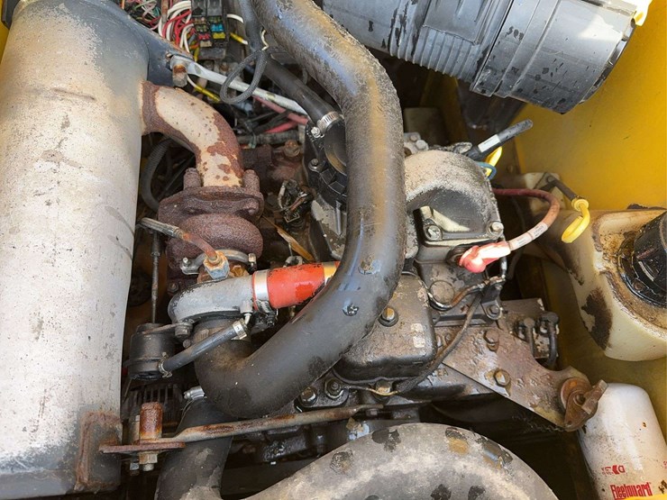 new-holland-l185-image-10